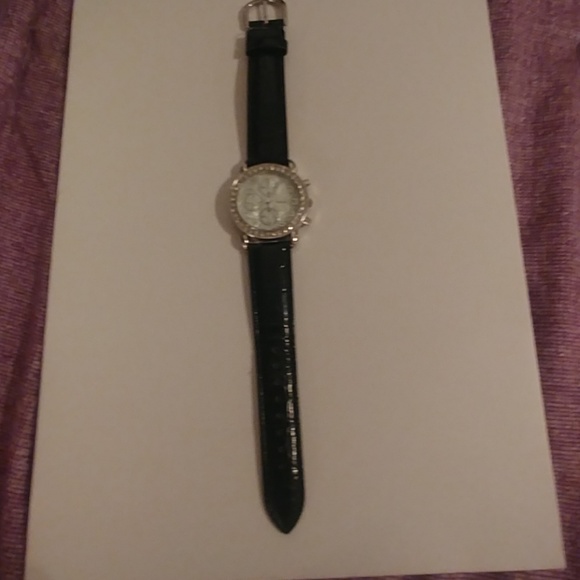 Quartz Rhinestone Watch - Picture 2 of 2